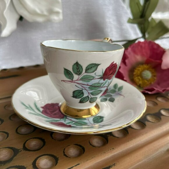 Delphine Bone China Tea Cup & Saucer Set With Red Rose Design Made In England - Picture 9 of 15